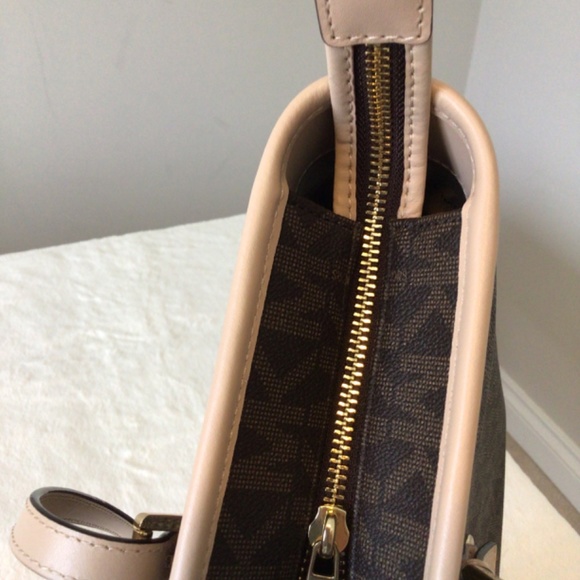 100% Autenthic Michael Kors Jet Set Medium Tote - Picture 11 of 15